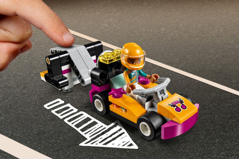 LEGO® Friends 41349 Drifting Diner