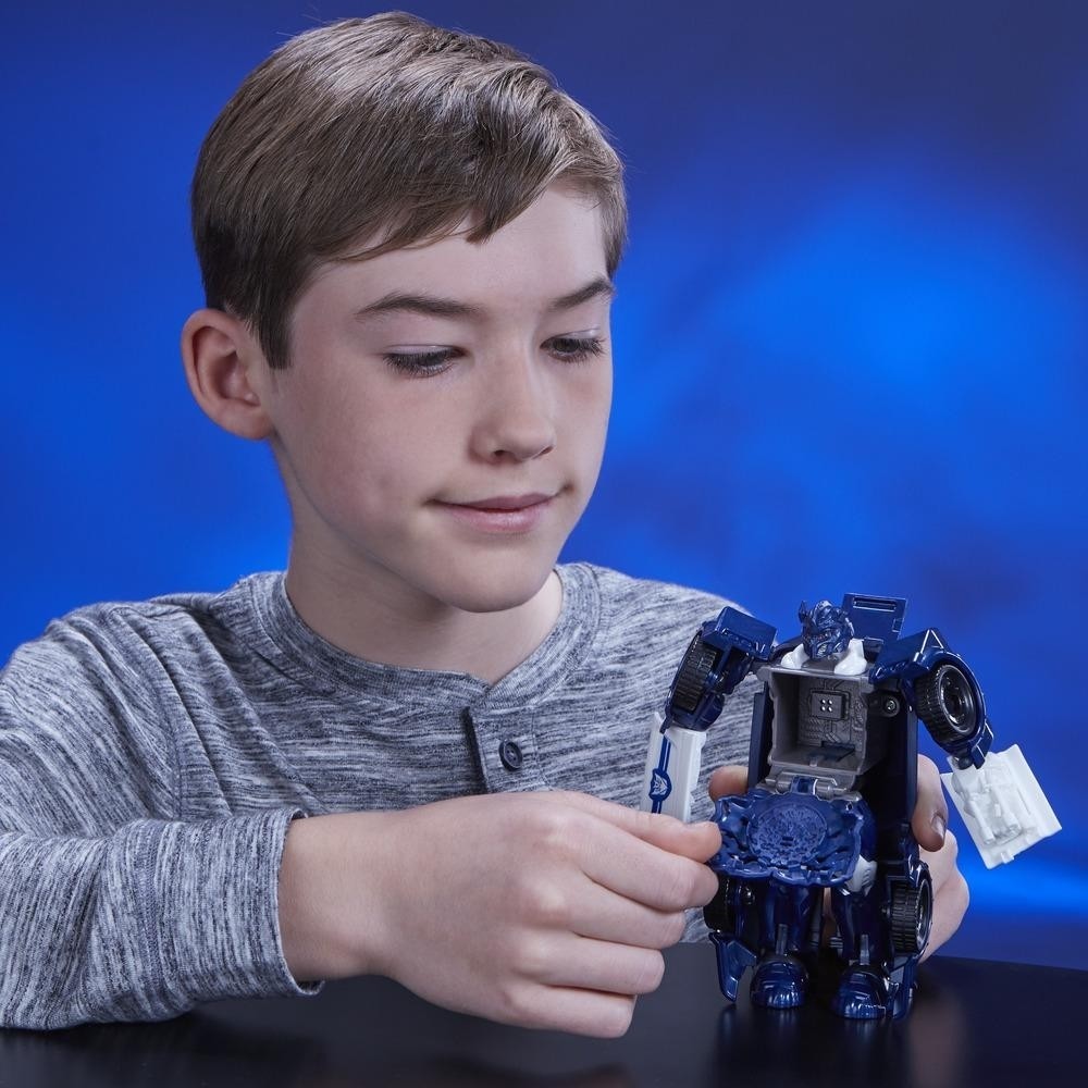 Transformers MV5 Power Cube alap robot - Barricade