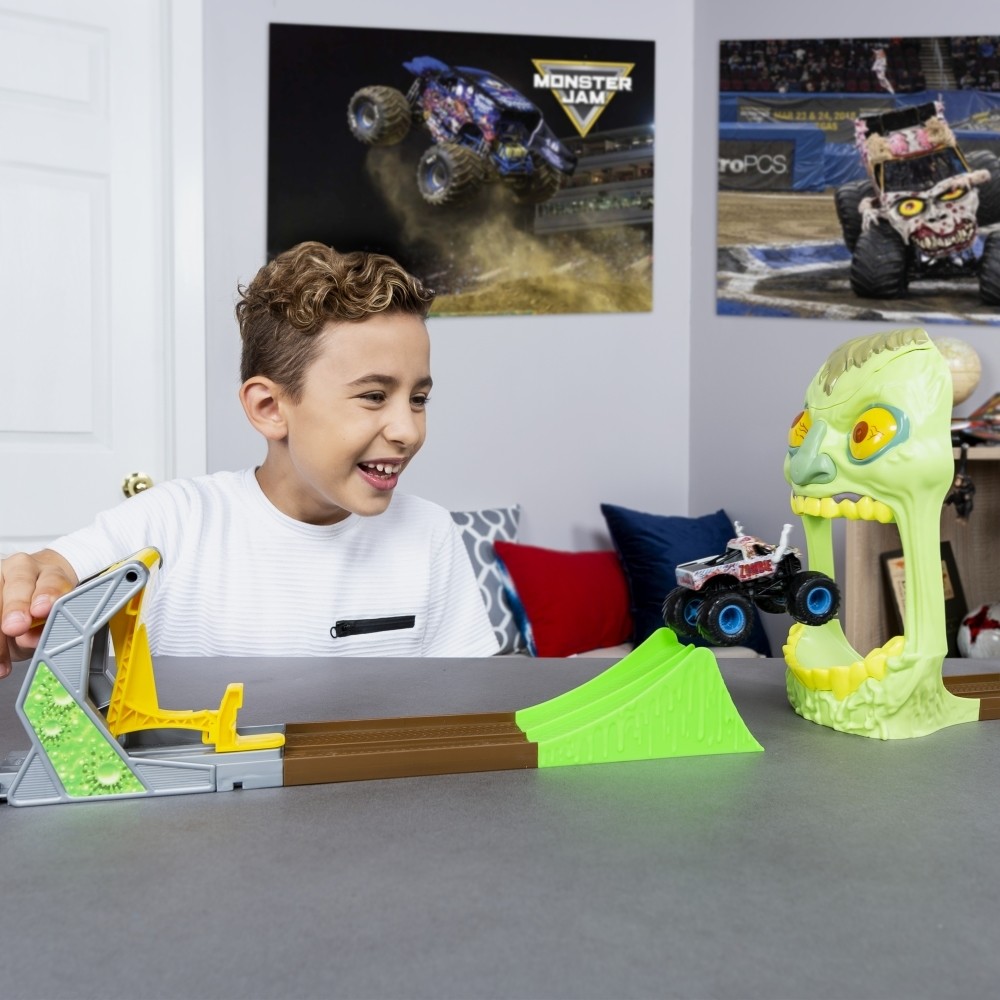 Monster Jam 1:64 játékszett - Zombie Madness