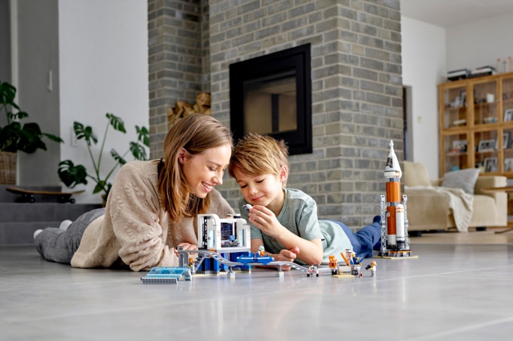 LEGO® City 60228 Deep Space Rocket and Launch Control
