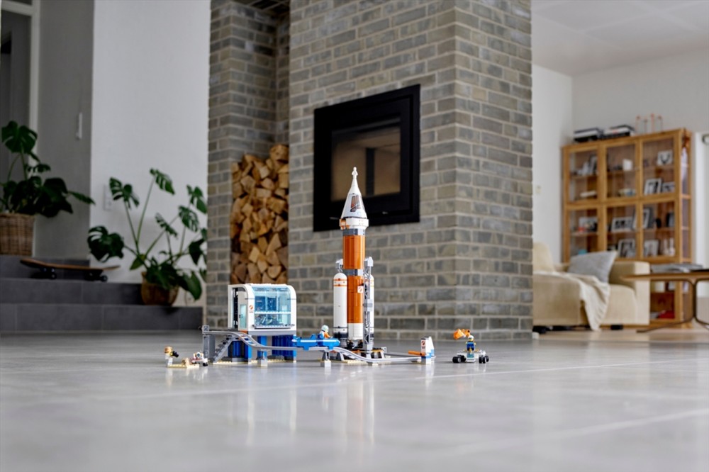 LEGO® City 60228 Deep Space Rocket and Launch Control