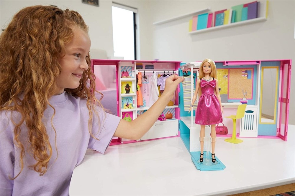 Barbie Dream Closet with Barbie Doll & 25+ Pieces