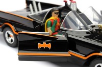 Jada Batman 1966 Classic Batmobile 1:24