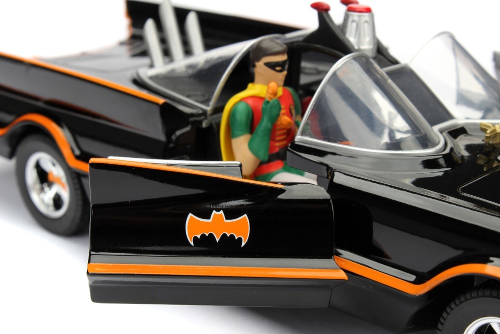 Jada Batman 1966 Classic Batmobile 1:24