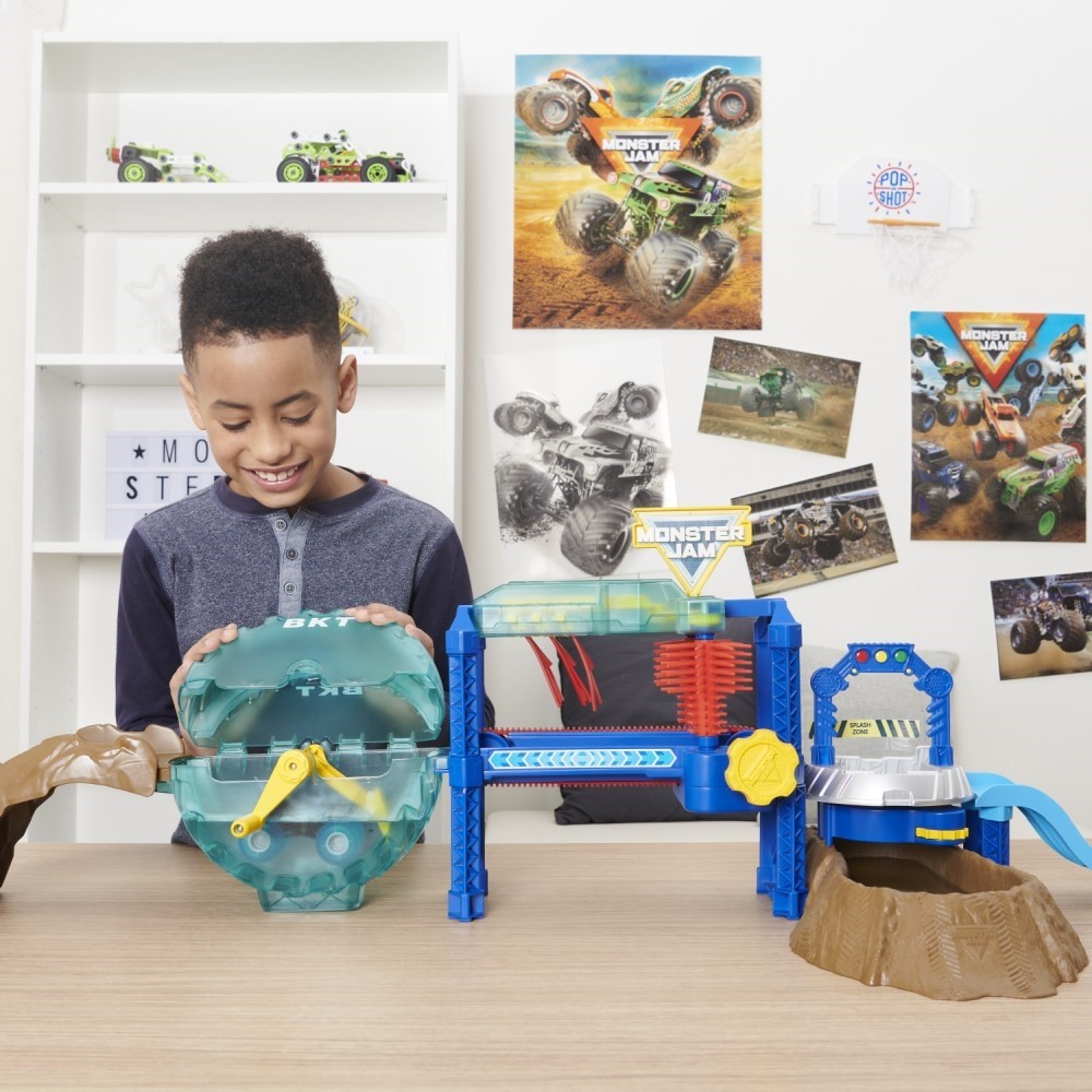 Monster Jam 1:64 Megalodon Monster Wash Playset